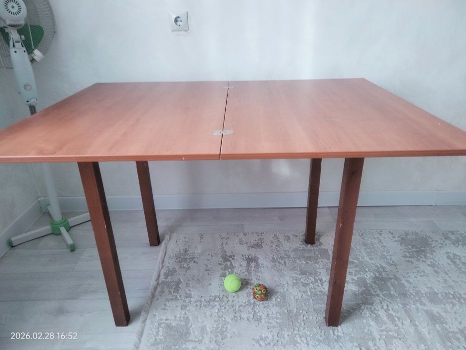 Продам кухонный стол
