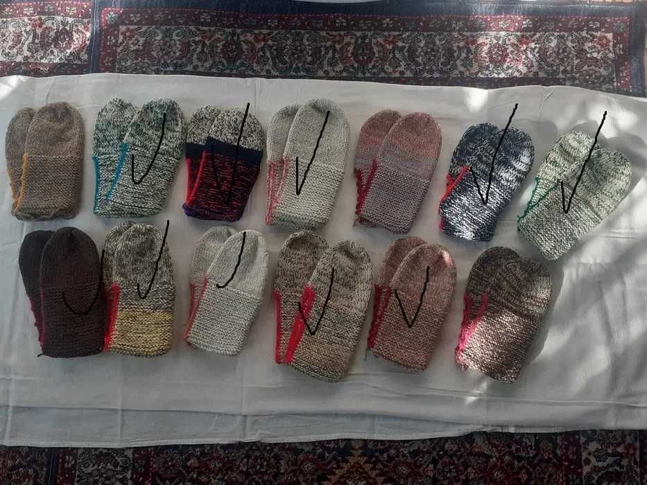 Продавам ръчно изплетени вълнени чорапи и терлици-дамски и детски