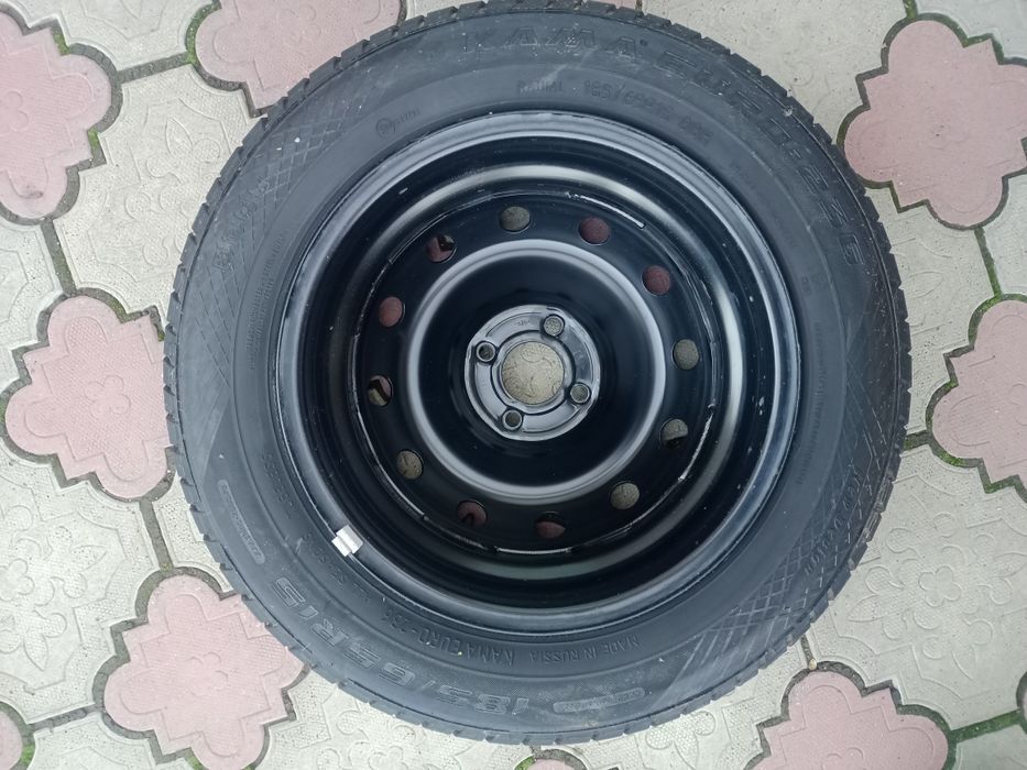 Продам комплект летних шин на дисках