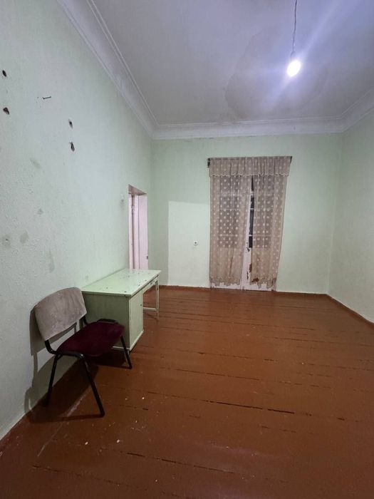 Чирчик шахар 
Навои узбегим туйхонаси ёнида 
#2-хона 3-етаж
 кварти