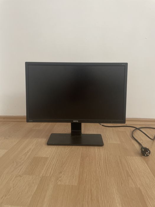 Vând monitor BenQ, în stare foarte bună de funcționare și aspect. A fost folosit cu grijă.Este potrivit pentru birou,scoala ,filme sau gaiming .