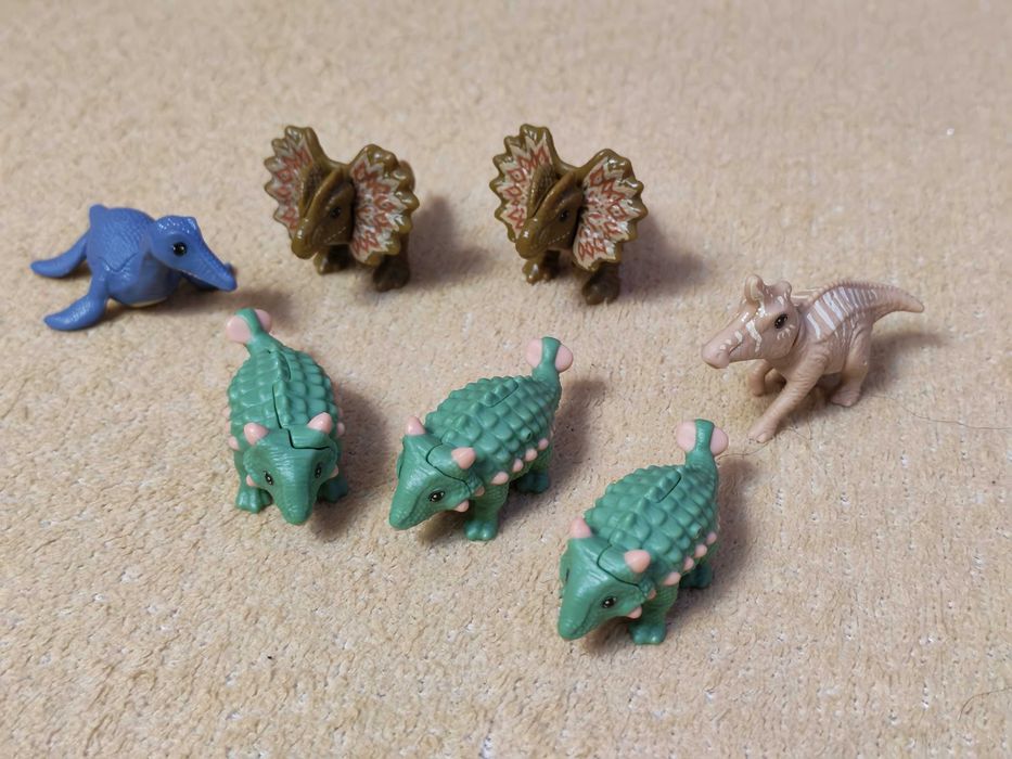 Продам или обменяю киндер Динозавры