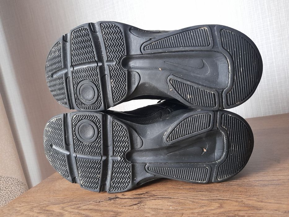 Nike маратонки 42 номер.