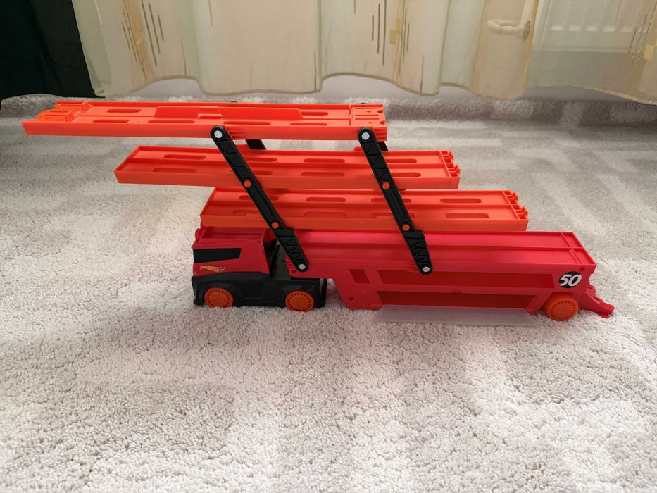 Camion HOT WHEELS Mega Hauler (masina transportator)