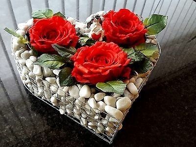 Декоратция из белый камни