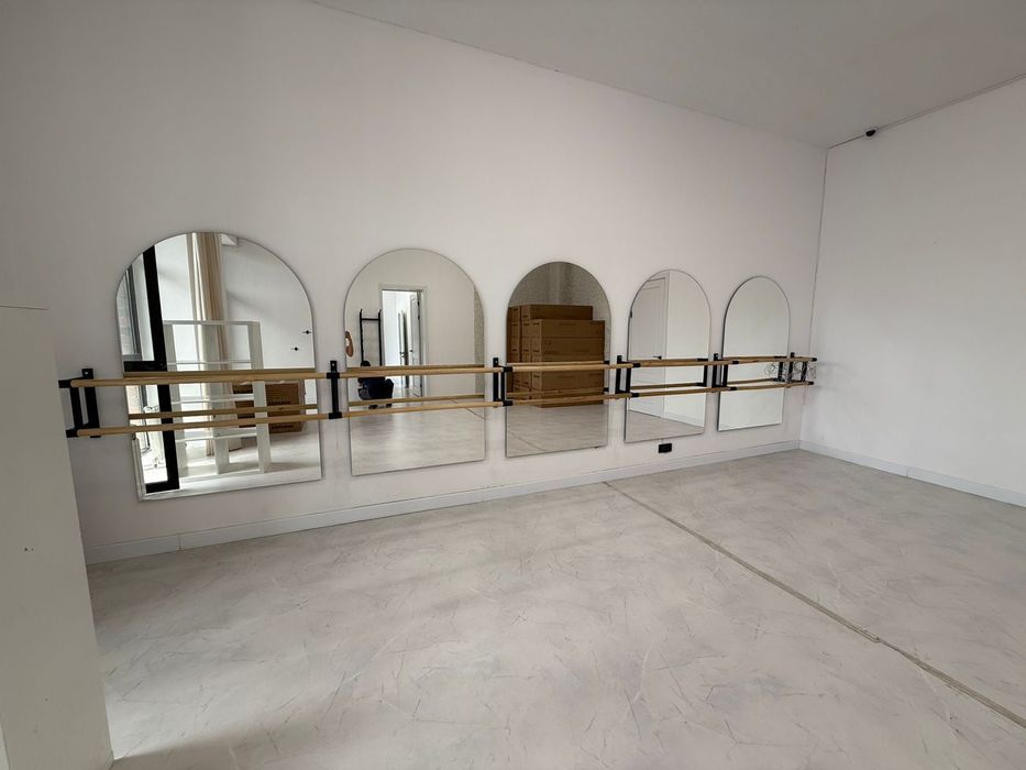 Распродажа инвентарей, Зеркал и шкафчики