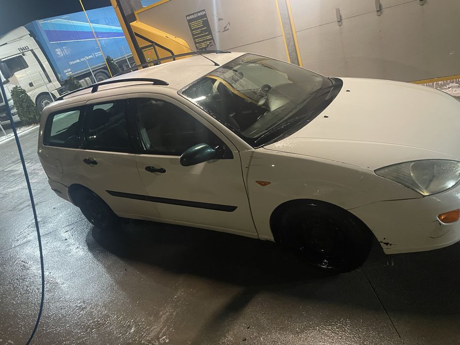 Vand sau schimb ford focus mk1 1.8 disel consum foarte mic