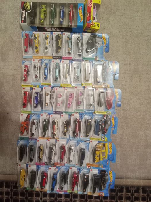 Продам машинки в упаковке