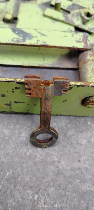 Продам самодельный замок .