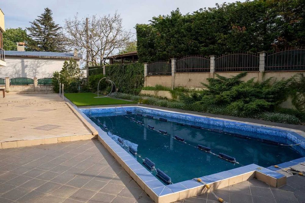 Дава се под наем Тристаен апартамент в Варна, м-т Траката - 90 кв.м за 164000 € - Снимка #12