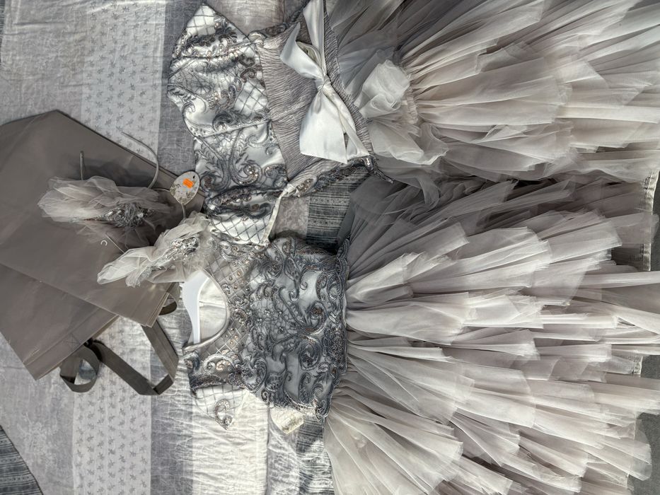 Нарядное платье для девочки НОВОЕ