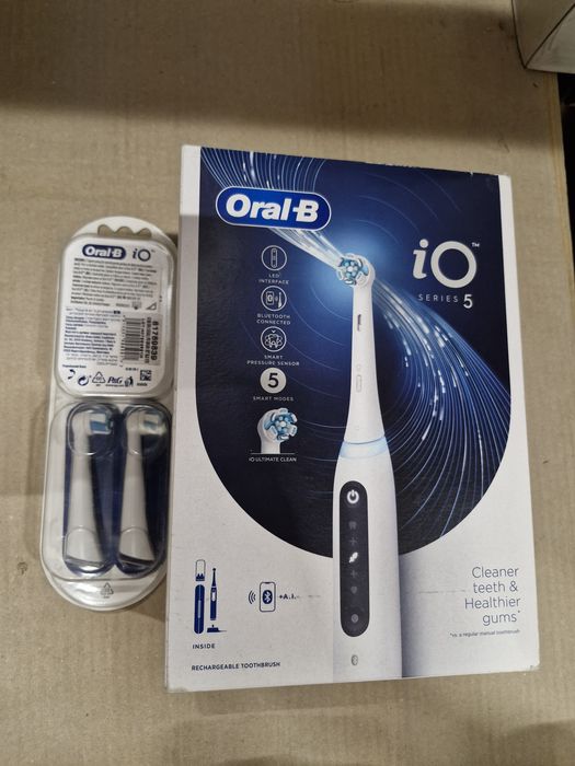 Periuta de dinti electrica Oral-B iO5 cu Tehnologie Magnetica si Micro