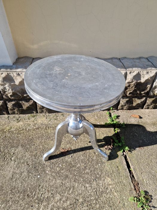 Чудесна антикварна градинска алуминиева маса