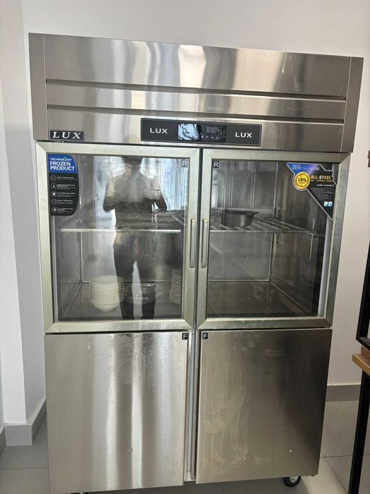 Холодильный шкаф/витрина с режимом холод+мороз Е4 Продается