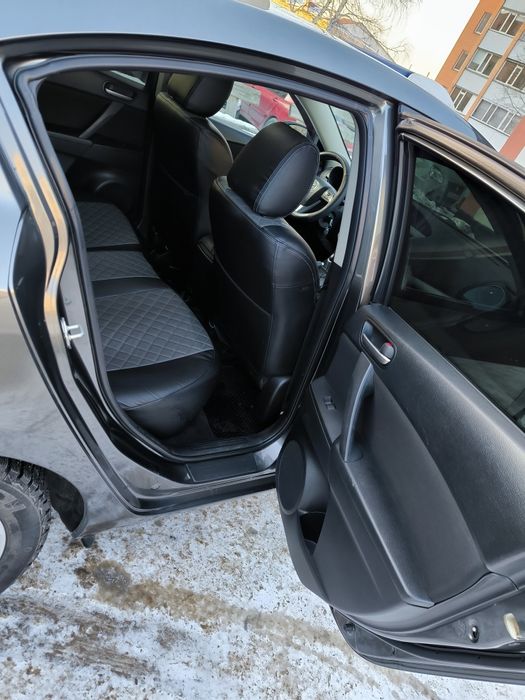 Мазда 3 2012 года. Срочно.