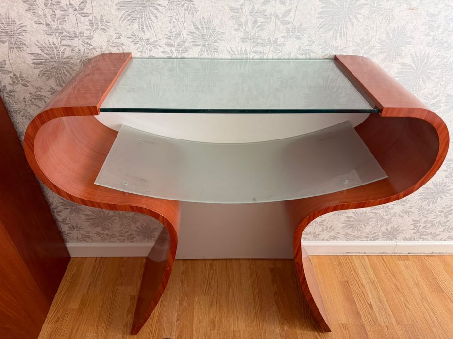 Зеркало, трюма, вешалка