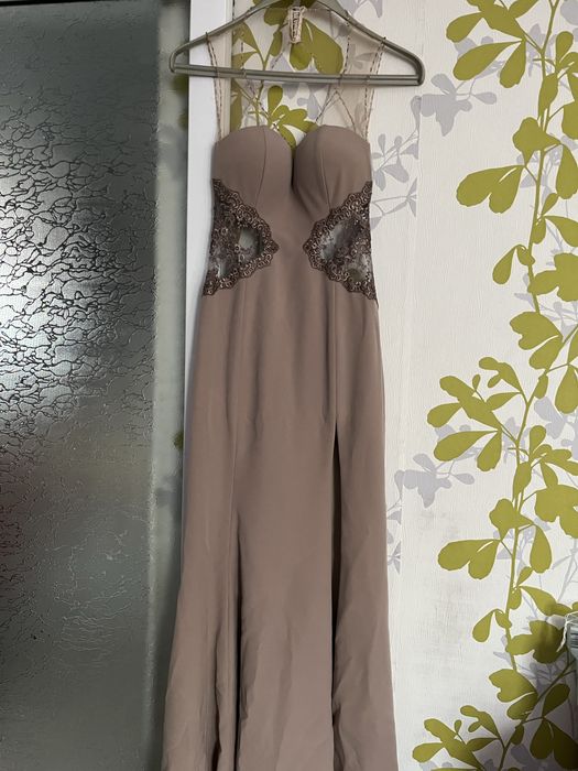 Официална рокля