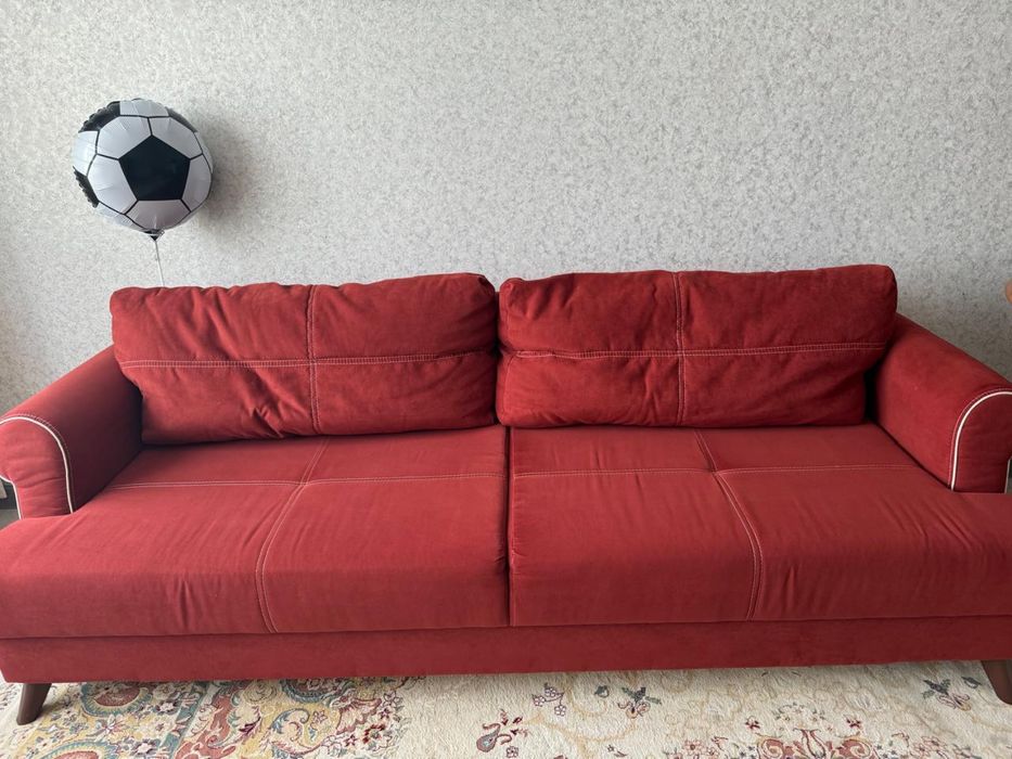 Диван тканевый красный цвет