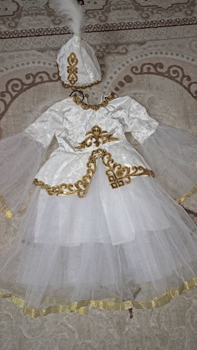 Продам платья,камзол