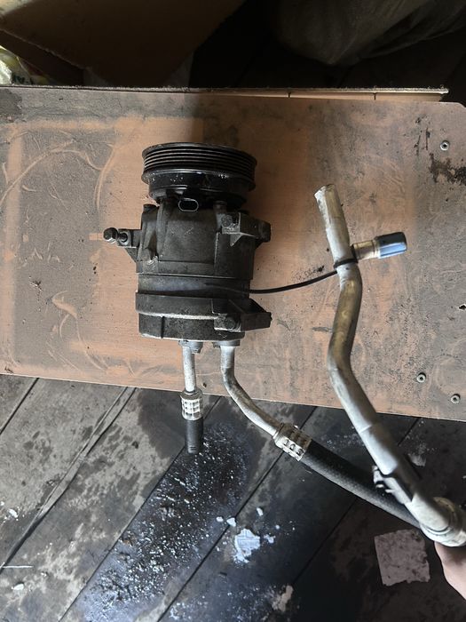 Продам компрессор кондицонера Рено