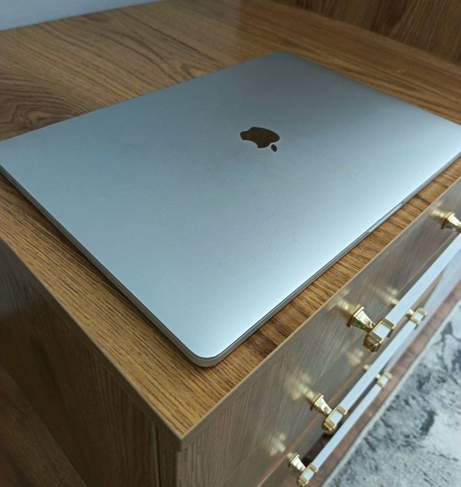Macbook Pro 2019 16 inch cpu i9 ram 16 gb ssd 1 tb