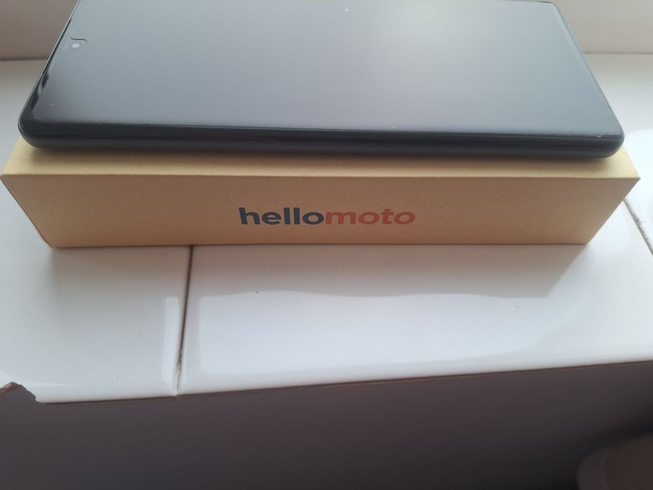 Vand telefon Motorola g 85,dual sim,negru 8GB ram 256 GB memorie interna,telefonul funcționează  și arată foarte bine.