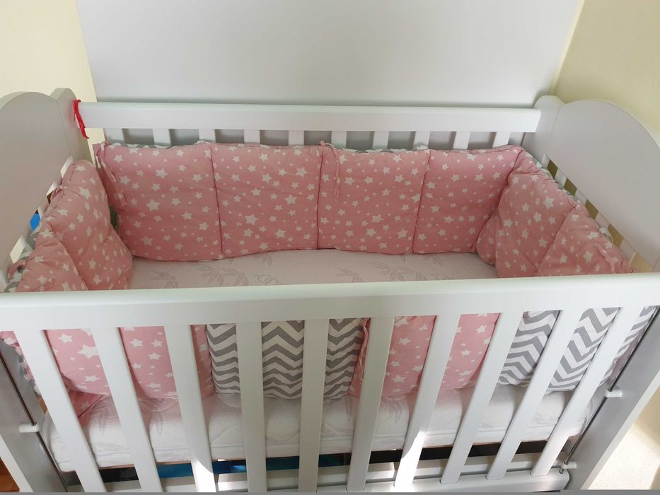 Бебешка дървена кошара на колелца с матрак (на 3 нива)