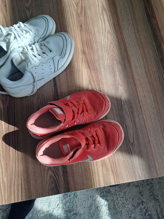 Бели детски маратонки + подарък