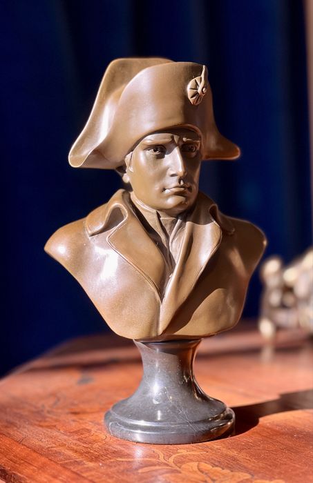 Statuetă/Bust bronz cu soclu marmură – Napoleon – semnată