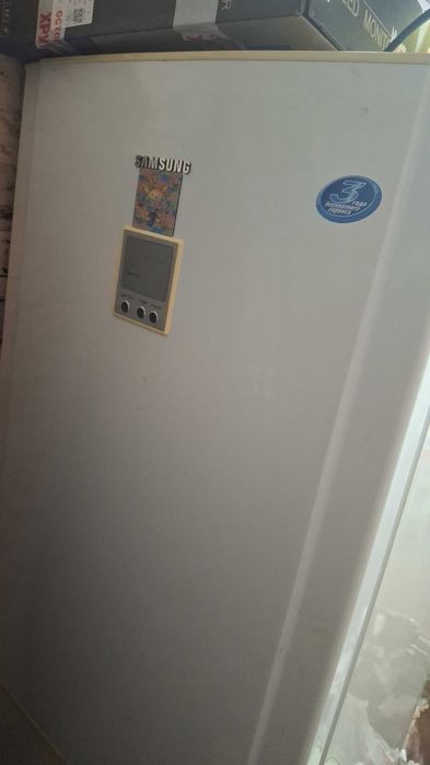 Отдам холодильник на запчасти