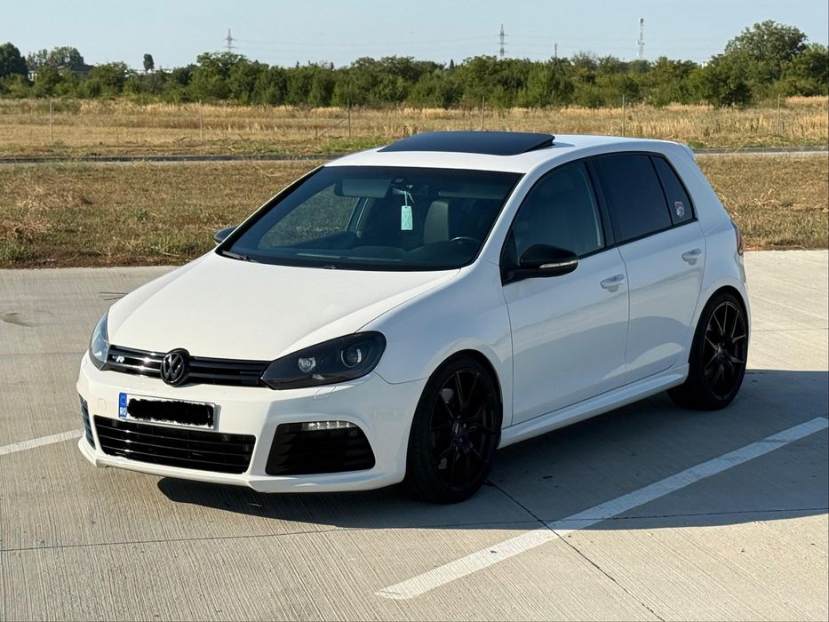 • Volkswagen Golf 6R
