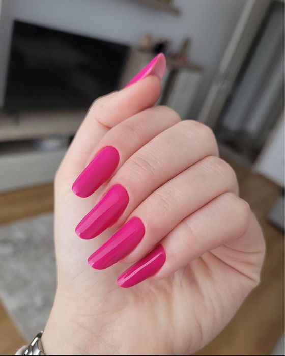 Realizez unghii cu gel