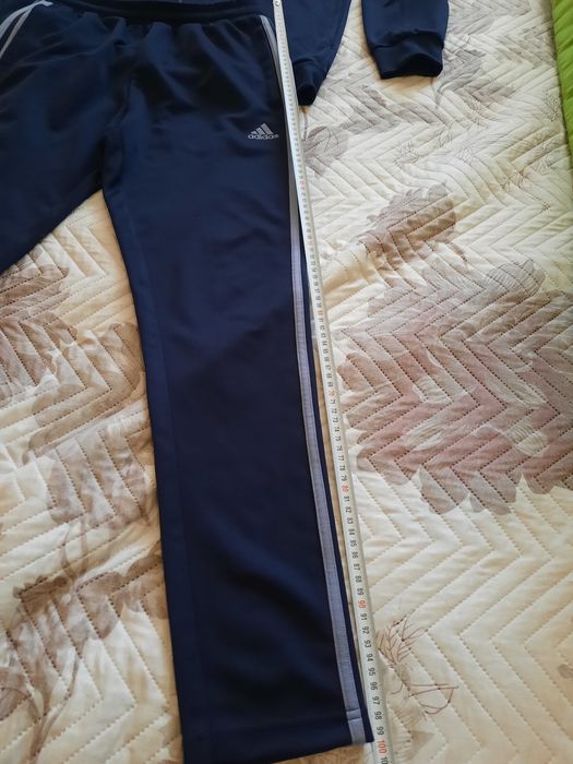 Екип на марката Adidas