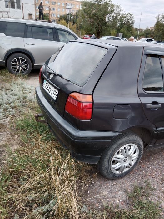 Продам Гольфа 1.6 на ходу.