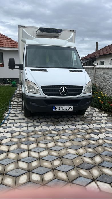 Mercedes 515 cub frigo cu lift