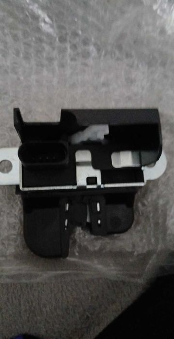 incuietoare portbagaj VW  Passat B6, B7 Golf 5, Golf 6, Touran