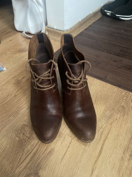 Нови кожени боти UGG, номер 39
