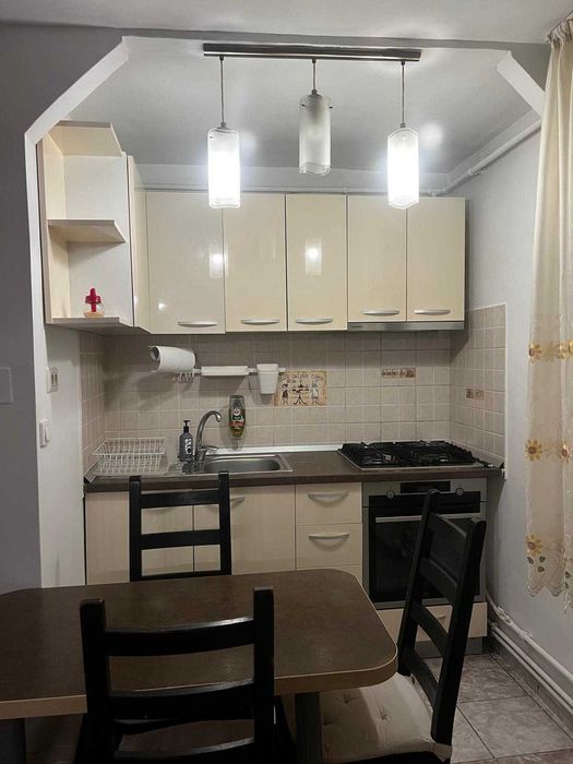 Inchiriez apartament 4 camere – 102 mp – 7 min metrou Păcii – 670 €