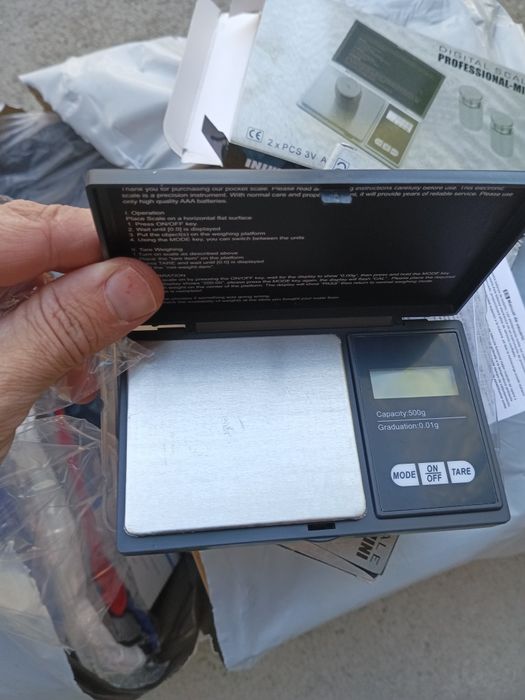 Весы ювелирные  чорний