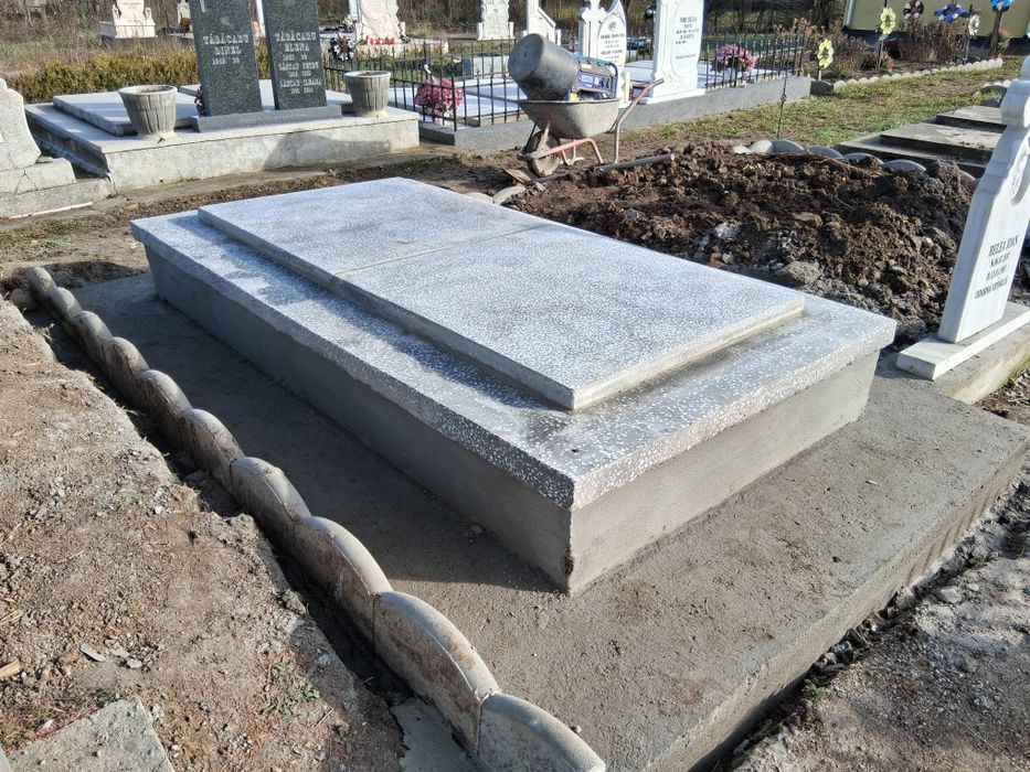 Lucrări în Cimitire  Cruci  Borduri Cavouri