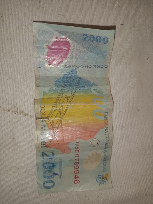 Bancnota 2000 lei eclipsa