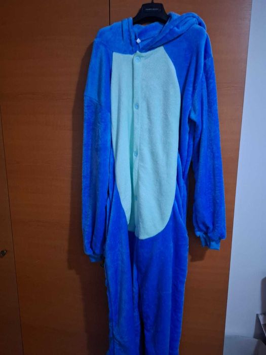 Salopeta de pijamale noua Disney Stitch marime M