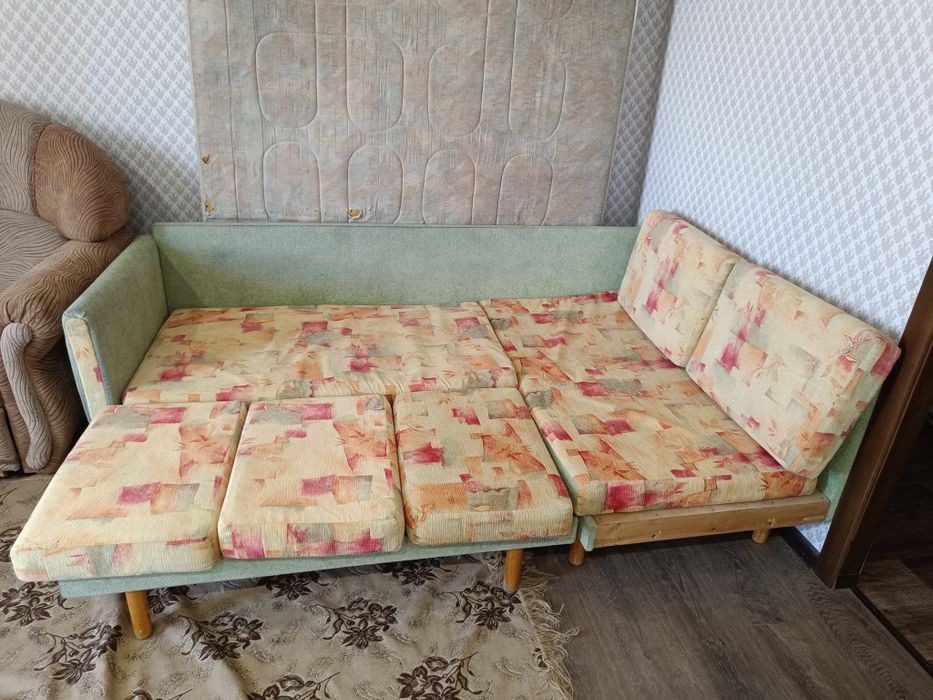 Диван в хорошем состоянии.