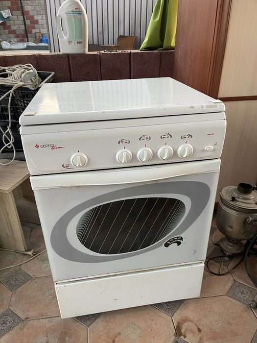 Продам газовую плиту