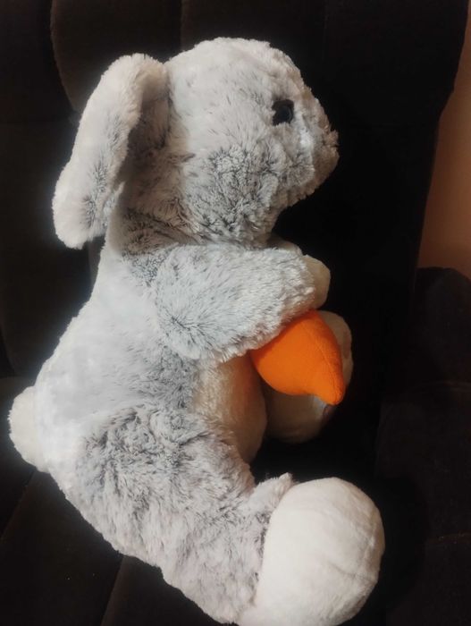 Голям плюшен заек