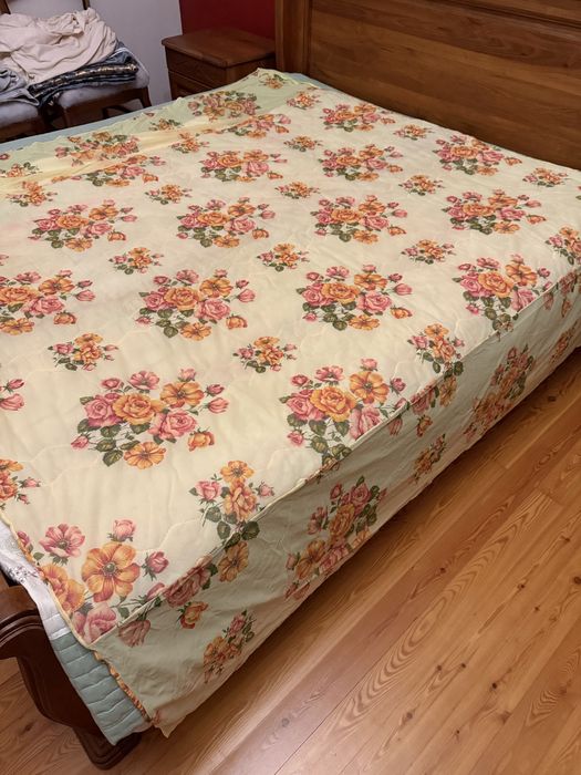 Продаётся стеганое двухстороннее покрывало времен СССР