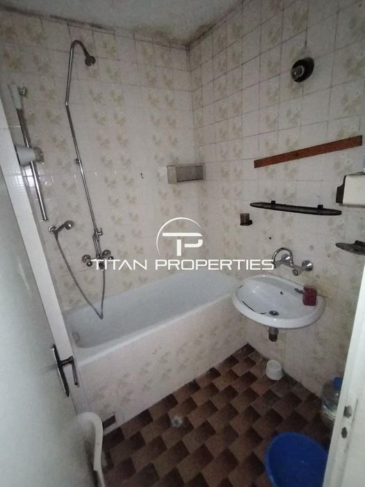 Продава се Тристаен апартамент в Бургас, Братя Миладинови - 92 кв.м за 1957 €/кв.м - Снимка #5