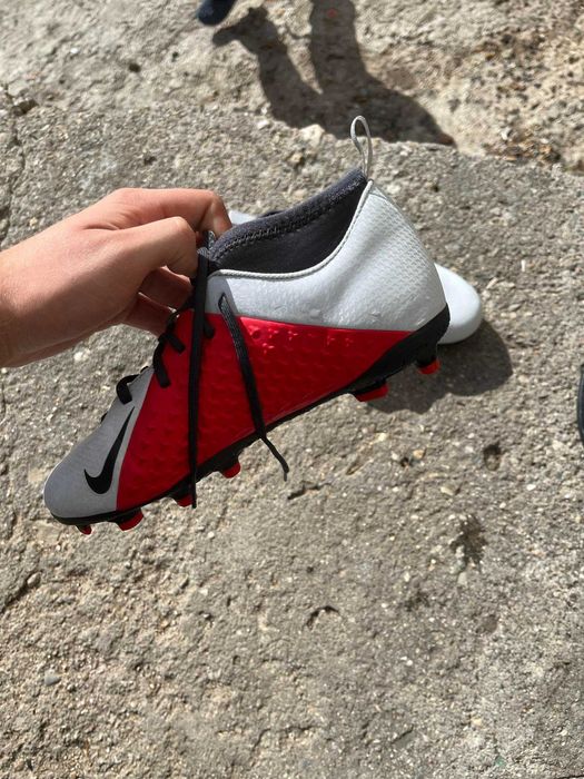 Футболни обувки nike и adidas