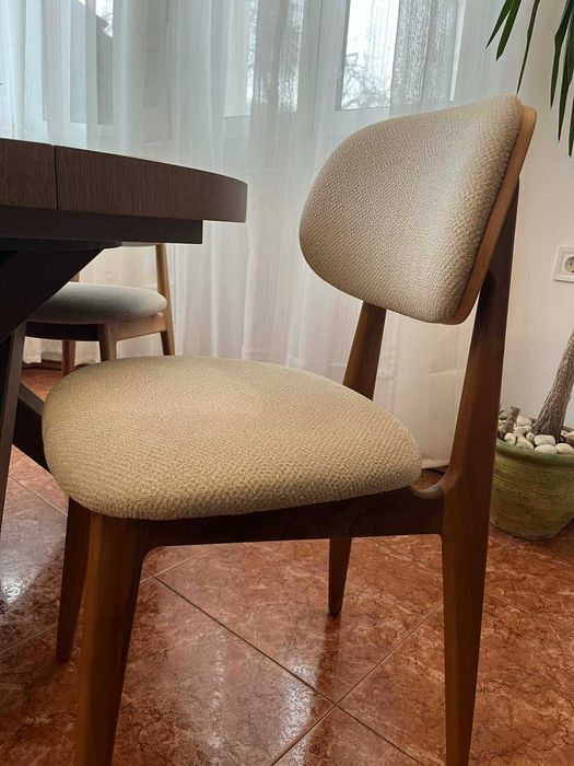 Модерни Масивни Тапицирани Столове