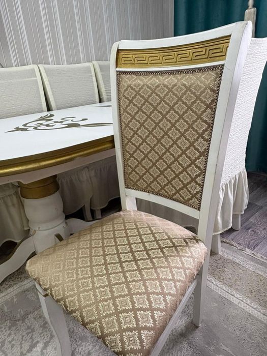 Стол со стульями